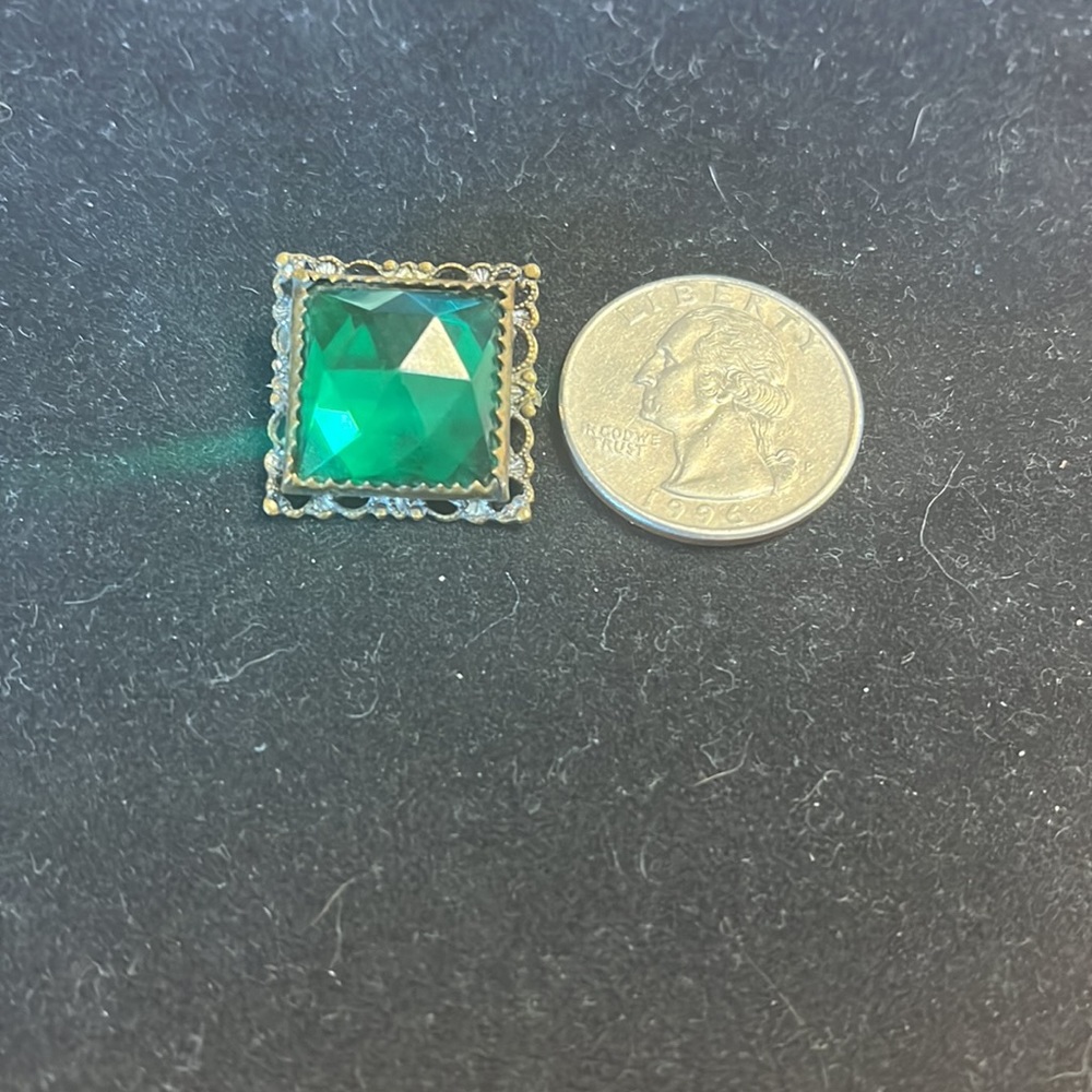 Antique C Clasp Brooch With Dark Green Multifaceted Center - Picture 3 of 5